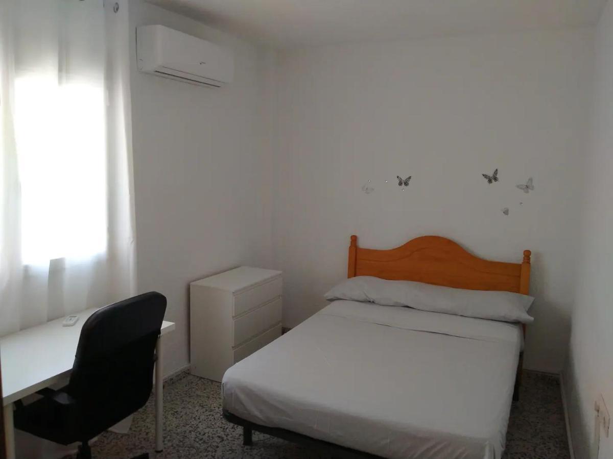 Apartamento 3 Dormitorios Frente A Hospital De Traumatologia غرناطة المظهر الخارجي الصورة